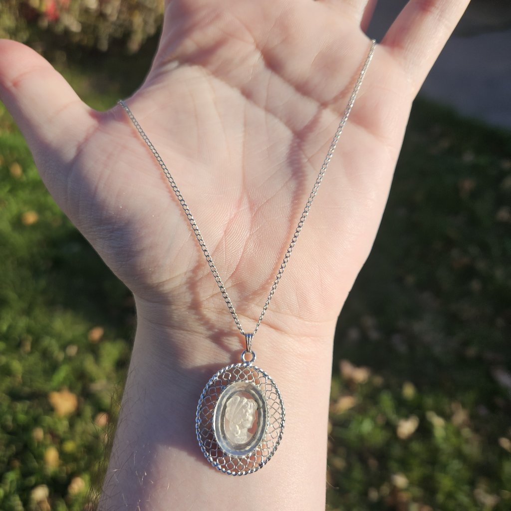 Whiting Davis Cameo Crystal Lace Costume Pendant Necklace 18 Inches 45$